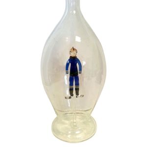 Glas Karaffe Dekoflasche mit farb. Feuerwehrmann Höhe 30 cm Inhalt 0,5 Liter Klarglas mundgeblasen