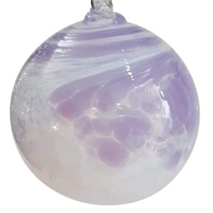 Kugel zum hängen Durchmesser ca. 9 cm Ornament flieder weiß mundgeblasen