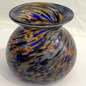 Kleine Kugelvase in der Farbe bunt mundgeblasen  Höhe ca. 7,5 cm und Durchmesser 10 cm