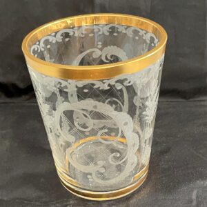Antikes Glas mit Jagdmotiv Rotwild Szenerie ca. 100 Jahre alt mit Goldrand ca 100 Jahre alt Höhe 130 mm Oben Ø 107 mm