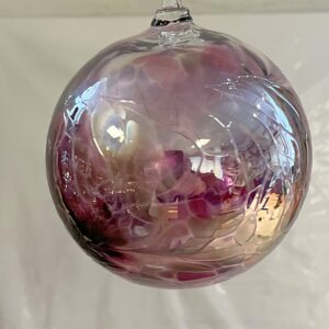 Kugel zum hängen bunte Glaskugel violett Fensterdekoration mundgeblasenes Kristallglas Durchmesser ca. 10 cm
