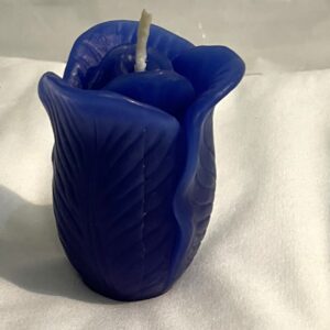 Hochwertige Wachskerze in Blütenform Farbe blau Höhe ca. 7 cm,  Durchmesser ca. 5 cm