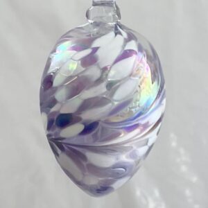 Glasei zum hängen violett weiß klar Osterei mundgeblasen Höhe 8,5 cm Durchmesser 4,8 cm Tia