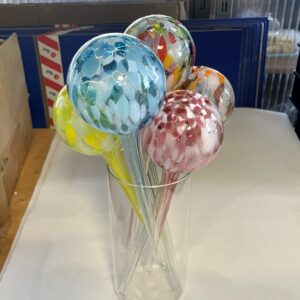 Bewässerungskugel gelb weiß Glastropfen Durstkugel Wasserspender für Blumen Pflanzensitter mundgeblasen Länge ca. 30 cm Durchmesser 7 cm