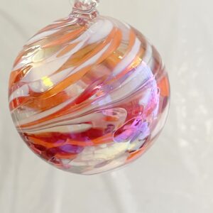Kugel zum hängen bunte Glaskugel orange weiß mundgeblasenes Kristallglas Durchmesser ca. 8 cm